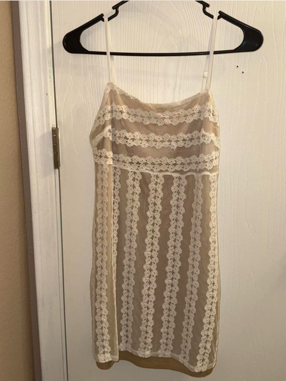 Le Leis Beige / White Mini Dress